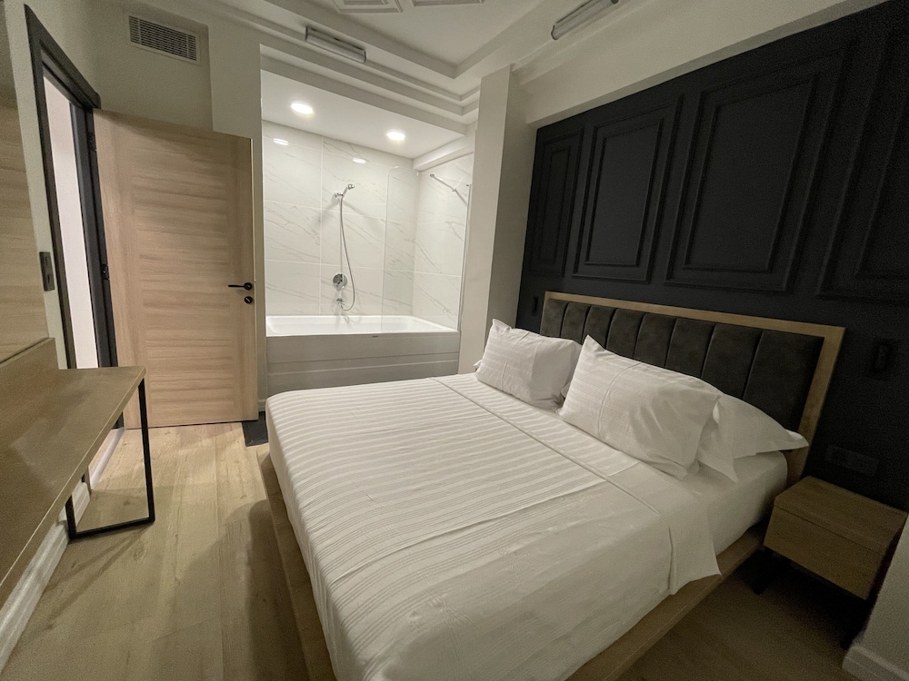 Elite Suite, 2 Bedrooms, Non Smoking photo 3