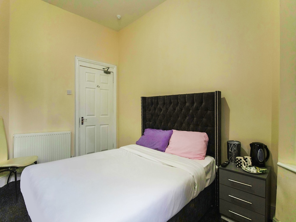 Standard Single Room, Shared Bathroom photo 2