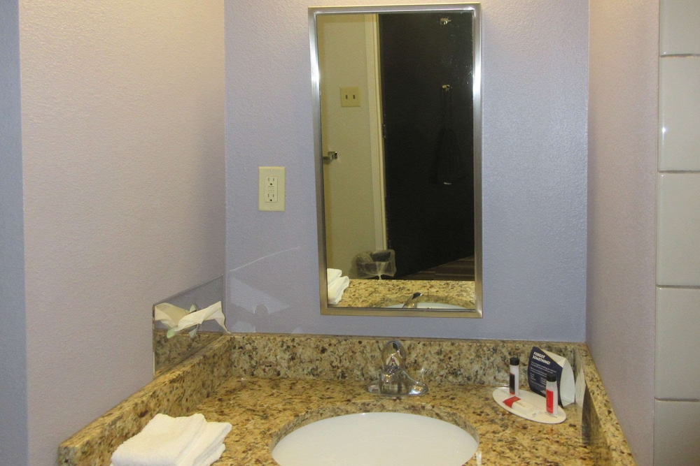 Room, 1 Queen Bed, Accessible, Non Smoking photo 3
