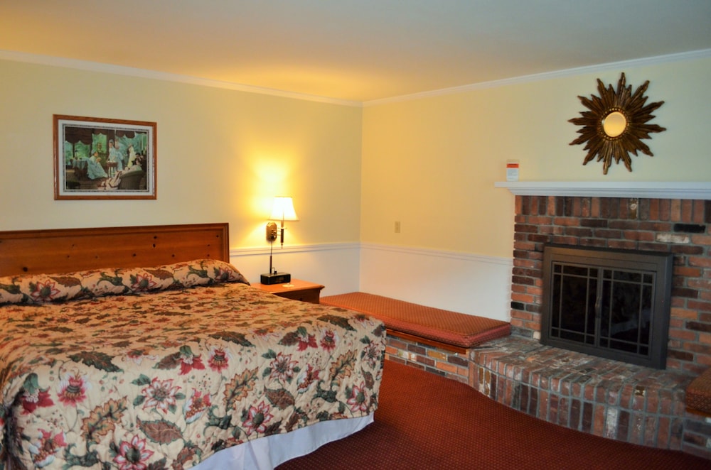 Deluxe Room, 1 King Bed, Fireplace photo 1