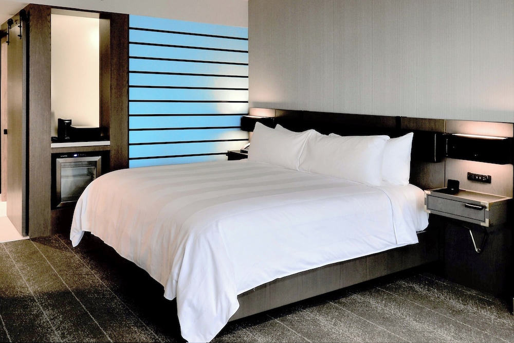 Room, 1 King Bed - Photo 5