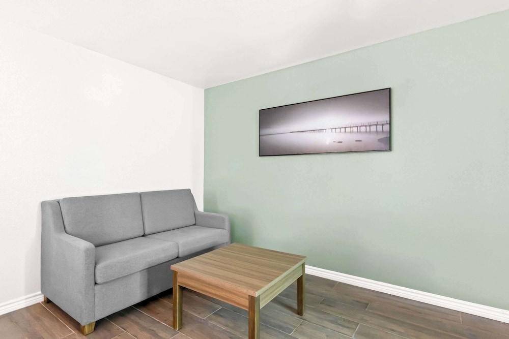 Suite, Multiple Beds, Non Smoking - Photo 6
