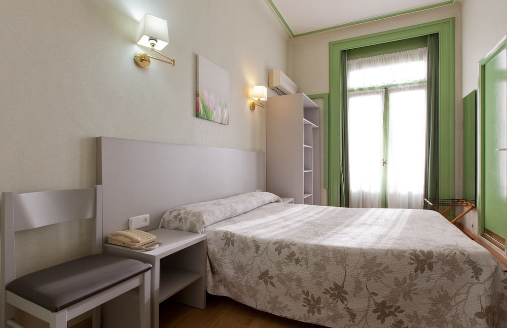 Double or Twin Room photo 3