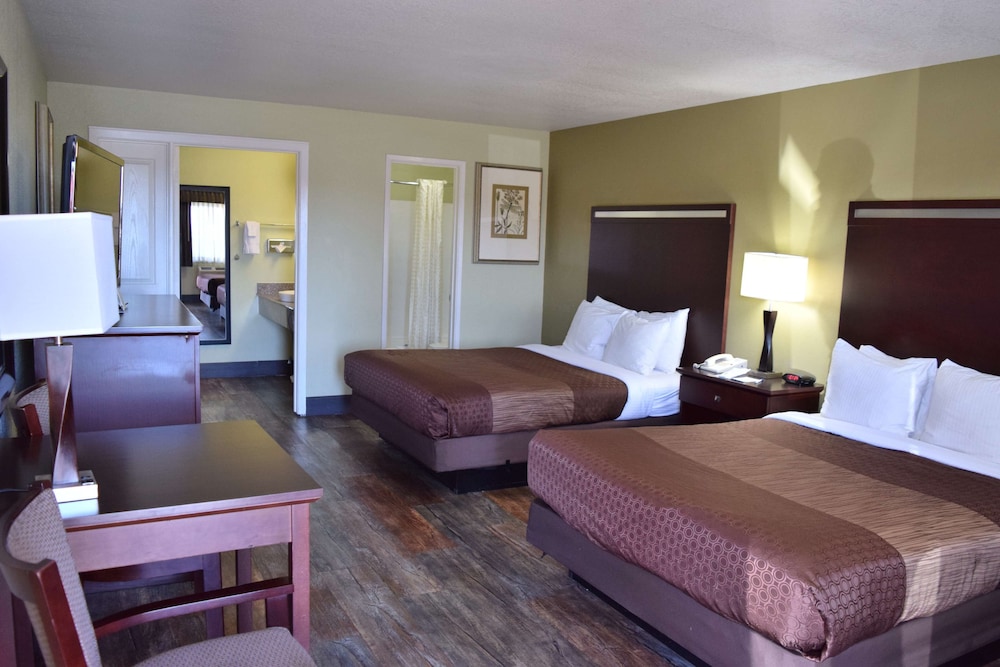 Standard Room, 2 Queen Beds, Non Smoking, Refrigerator & Microwave photo 1