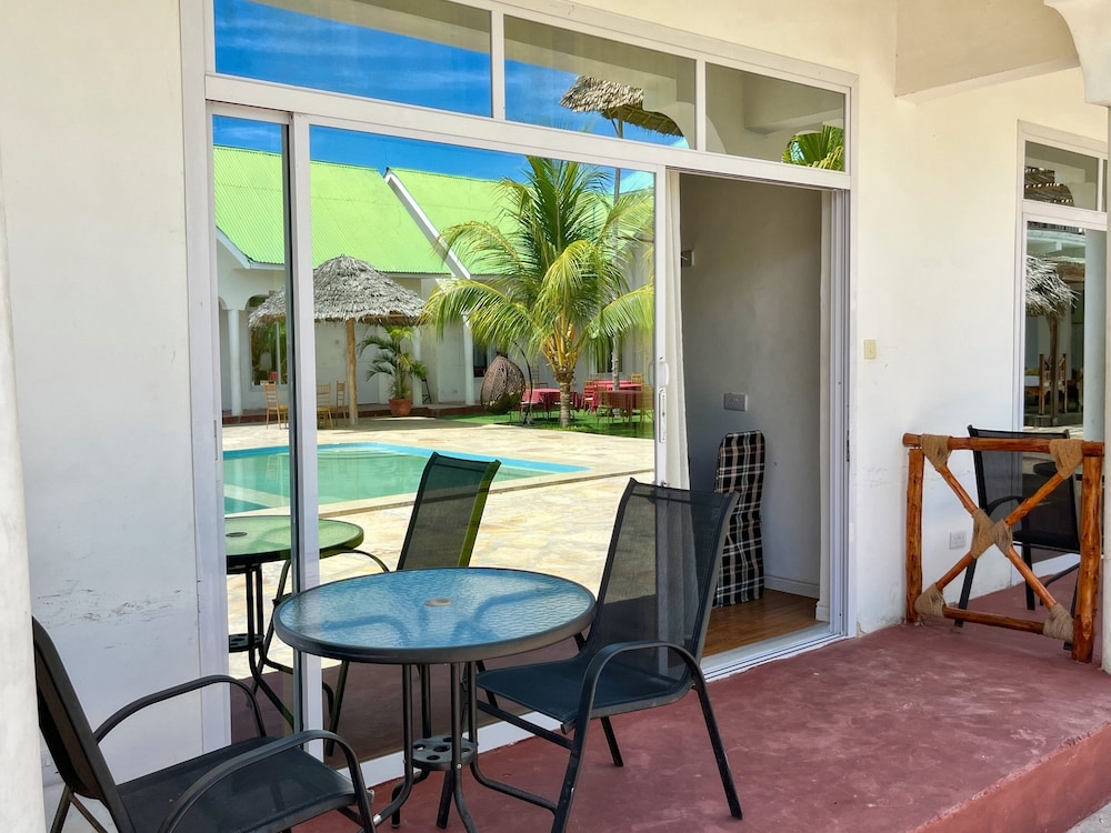 Standard Room, 1 Twin Bed, Pool View