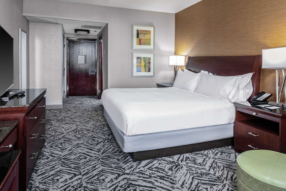 One King Bed, Non-Smoking, Accessible - Photo 4