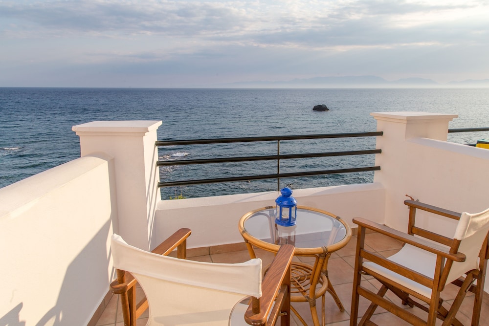 Superior Studio, Sea View, Sea Facing (Triple) photo 2