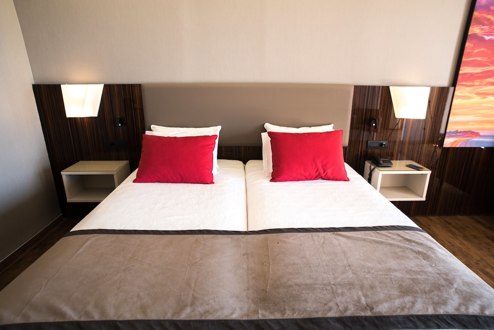 Executive Room, 1 King Bed, Non Smoking, Sea View - Photo 5