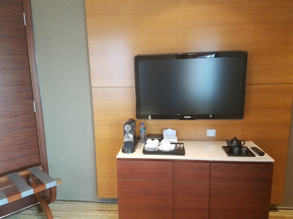 Regency King Suite with Club Access photo 2