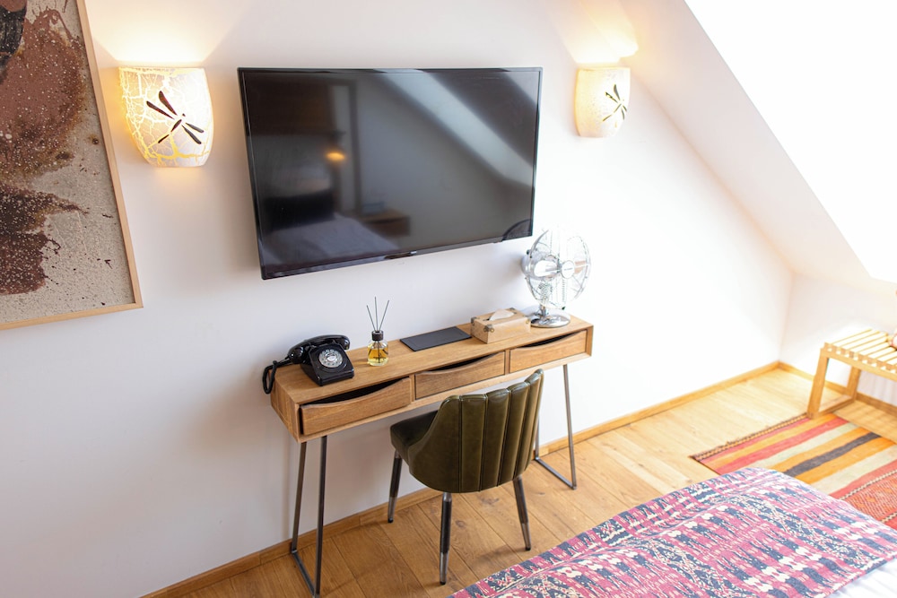 Economy Double Room, 1 Queen Bed, Non Smoking, Housekeeping