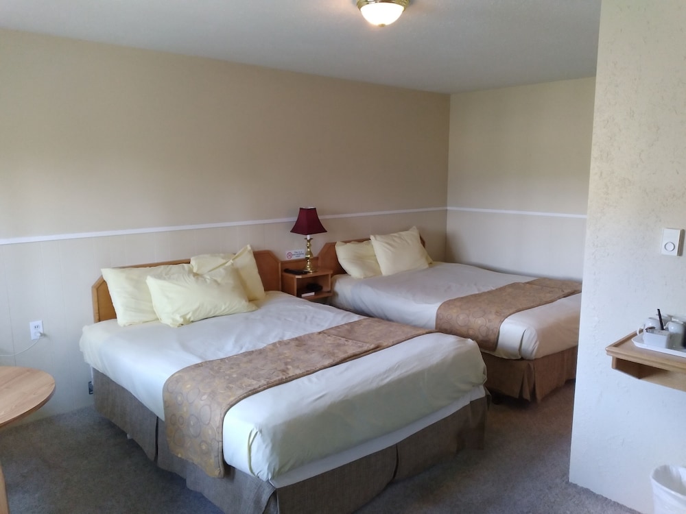 Superior Queen Room, 2 Queen Beds (Not Pet Friendly)