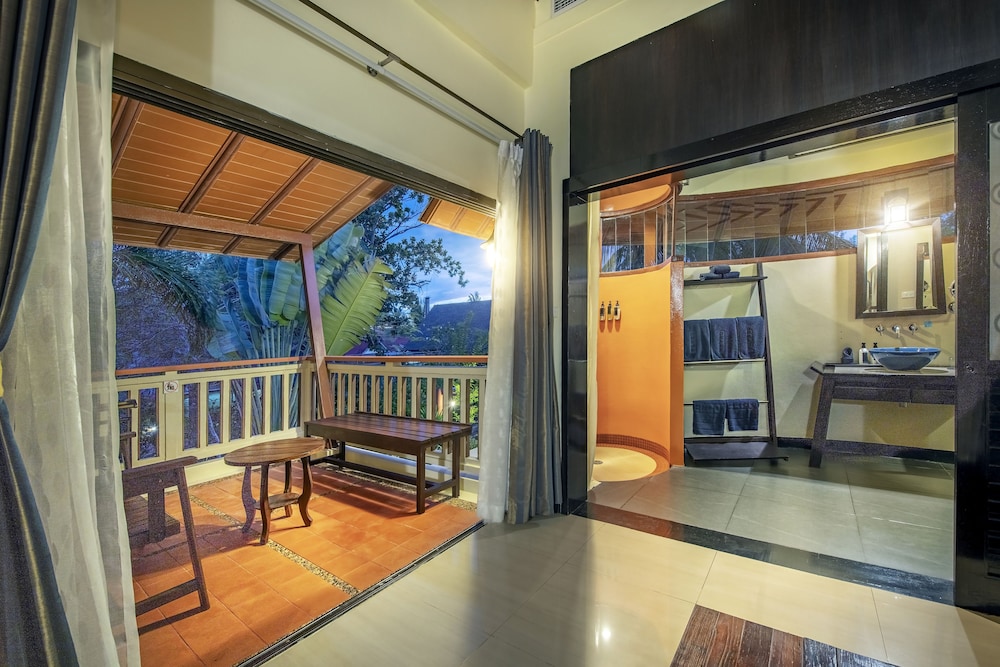 Emerald Suite - Photo 12