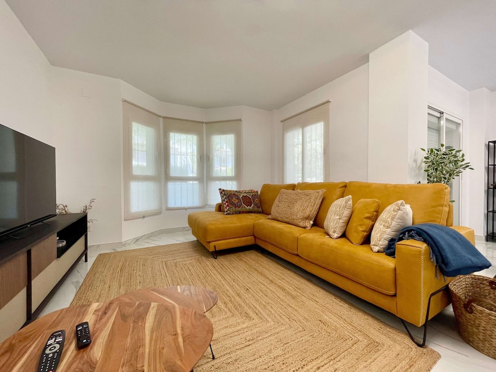 Modern 3 Bedroom Pool Access Apartment F-7, Billede 2