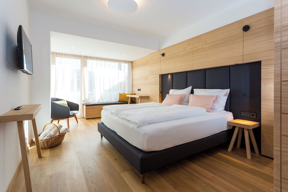 Deluxe Room, Balcony, Mountain View