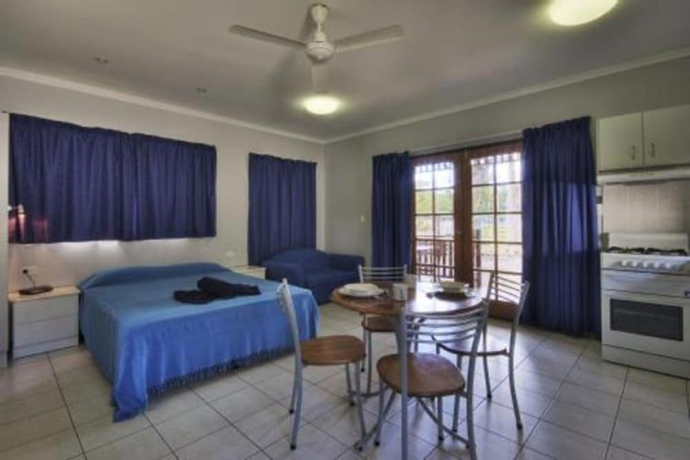Premier Studio, Non Smoking, Kitchen (PREMIER VILLAS) photo 1