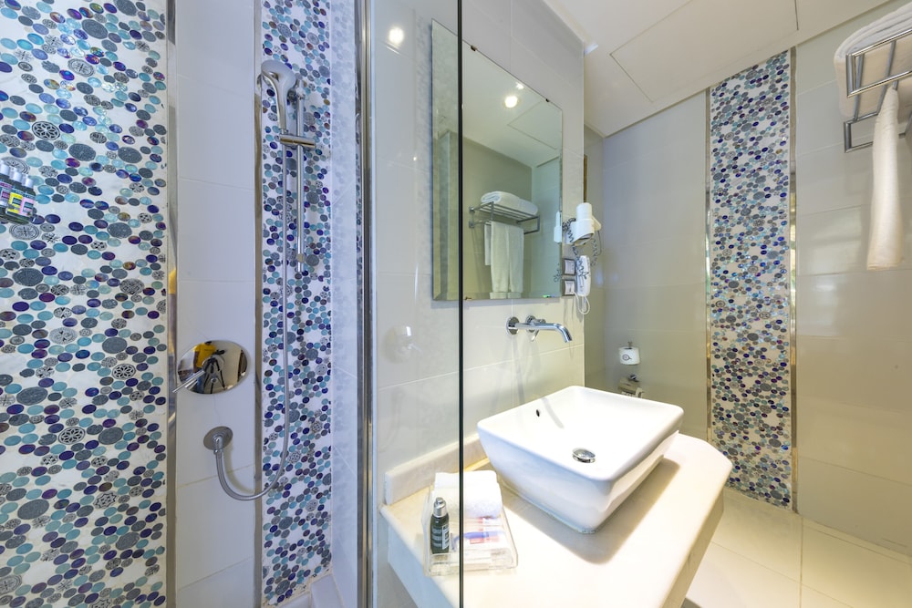 Standard room thumbnail 5