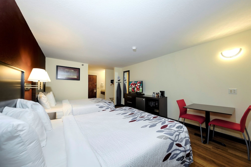 Superior Room (2 Queen Beds & Sofabed, Smoke Free) - Photo 4