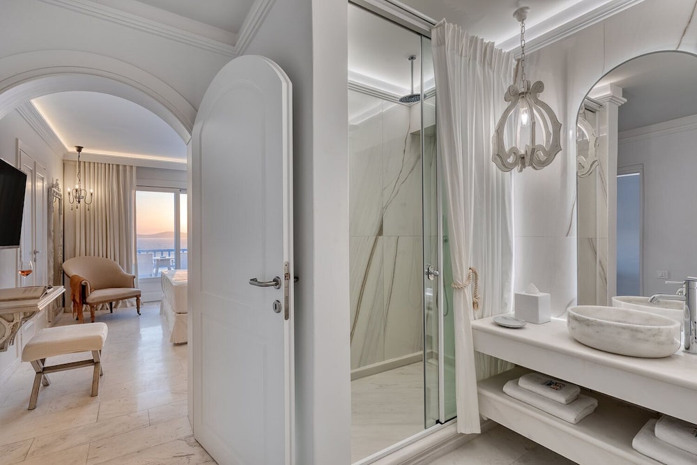 Signature Family Suite with Sea View - Photo 5
