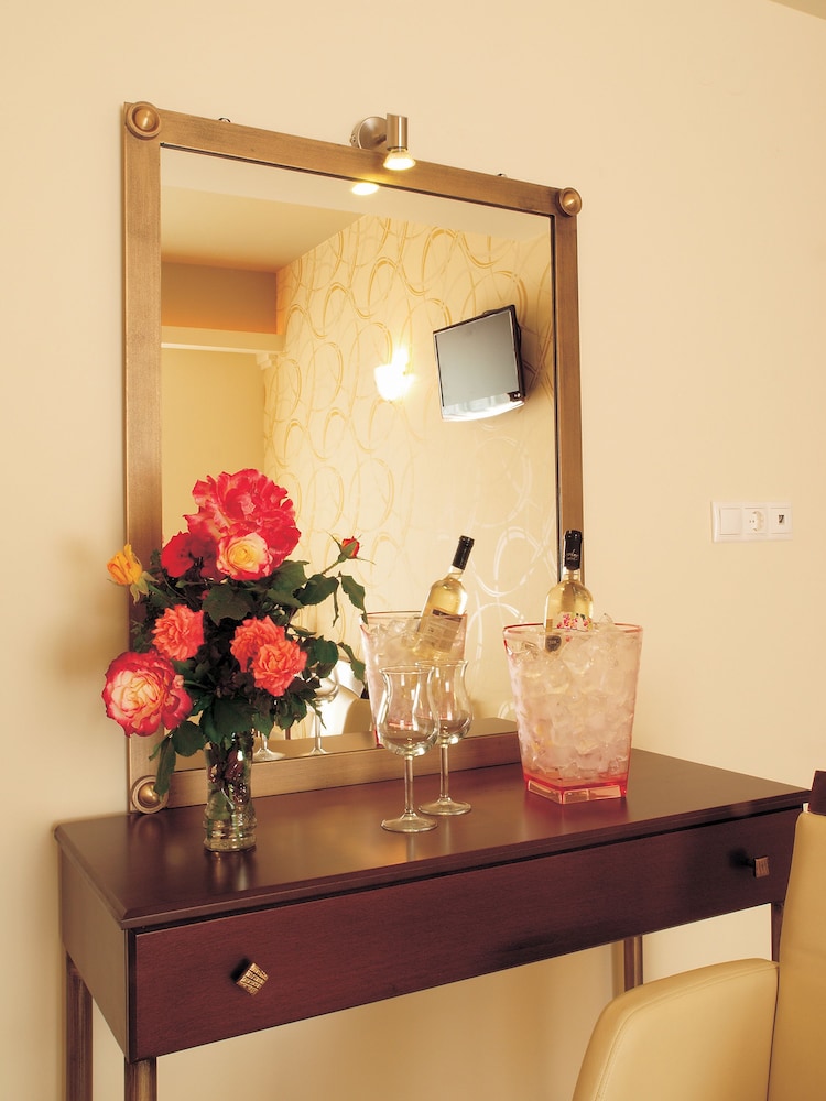 Double Room - Photo 8