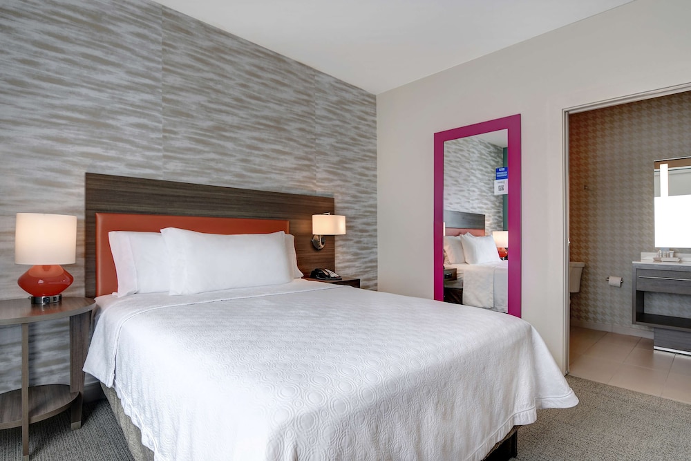 Suite, 1 Queen Bed, Accessible, Non Smoking (Hearing) - Photo 2