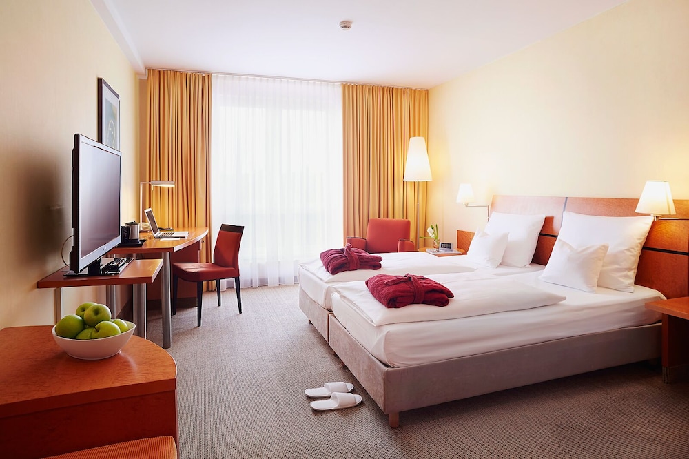 Standard Room, Multiple Beds - Photo 3