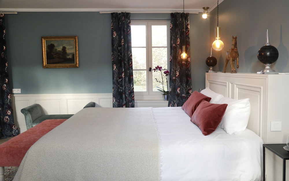 Superior Room (La Chambre de l'Etang) photo 1