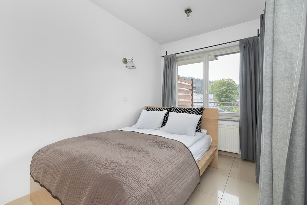 Apartment, 3 Bedrooms, Pool Access, Mountain View