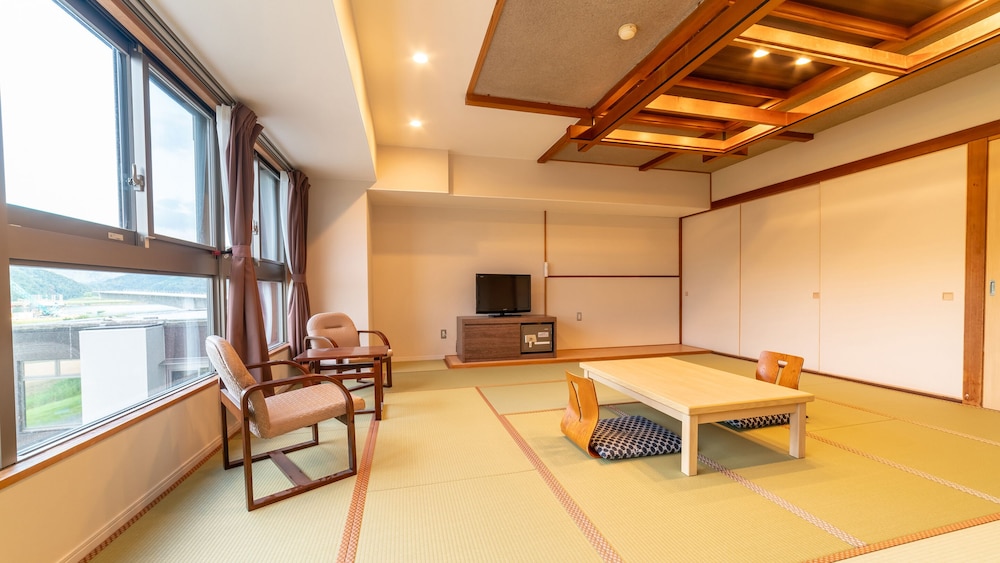 Standard Japanese Style Room with 12 Tatami Mats (River Side) - Shared Bathroom - Non-Smoking