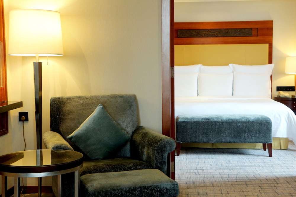 Suite, 1 King Bed, City View - Photo 4