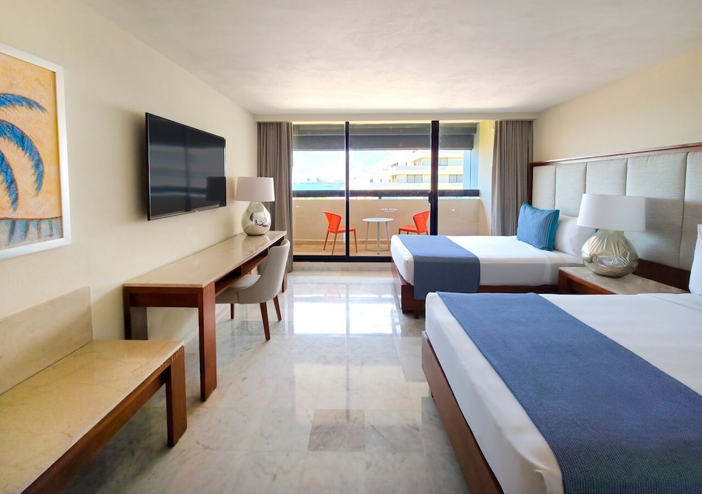 Family Suite with Balcony - Photo 4