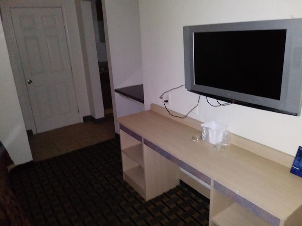 Room, 1 Queen Bed, Non Smoking, Kitchenette - Photo 6