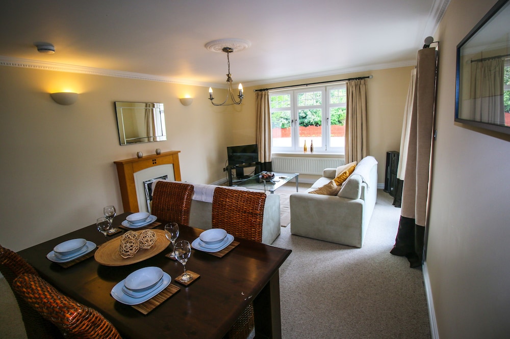 Luxury Apartment, 2 Bedrooms, Accessible (3E, Abbotsford) photo 1