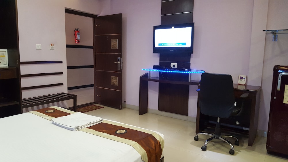 Deluxe Studio Suite, 1 Queen Bed, Accessible, Kitchenette photo 2