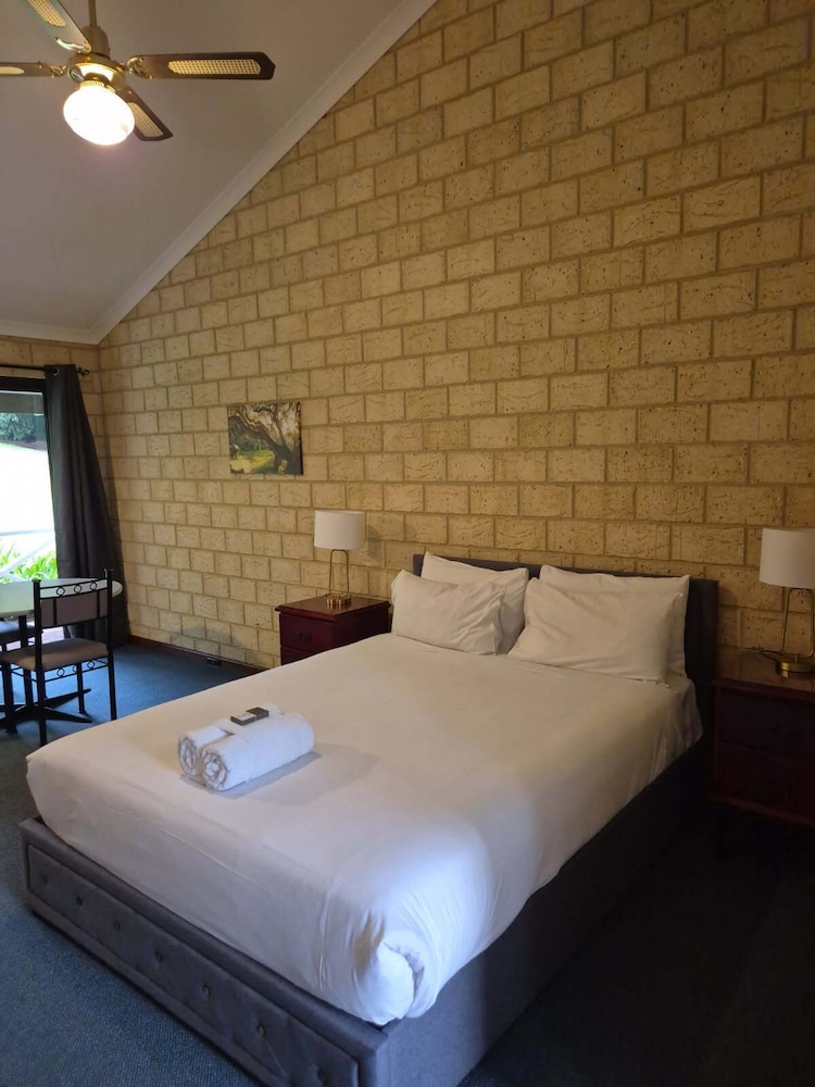 Executive Room - Photo 1