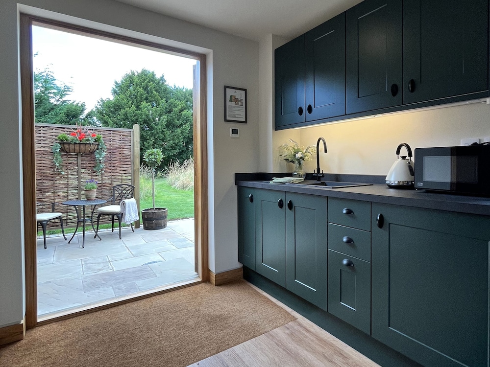 Standard Double Room, Ensuite, Garden View (Stable Room) photo 3