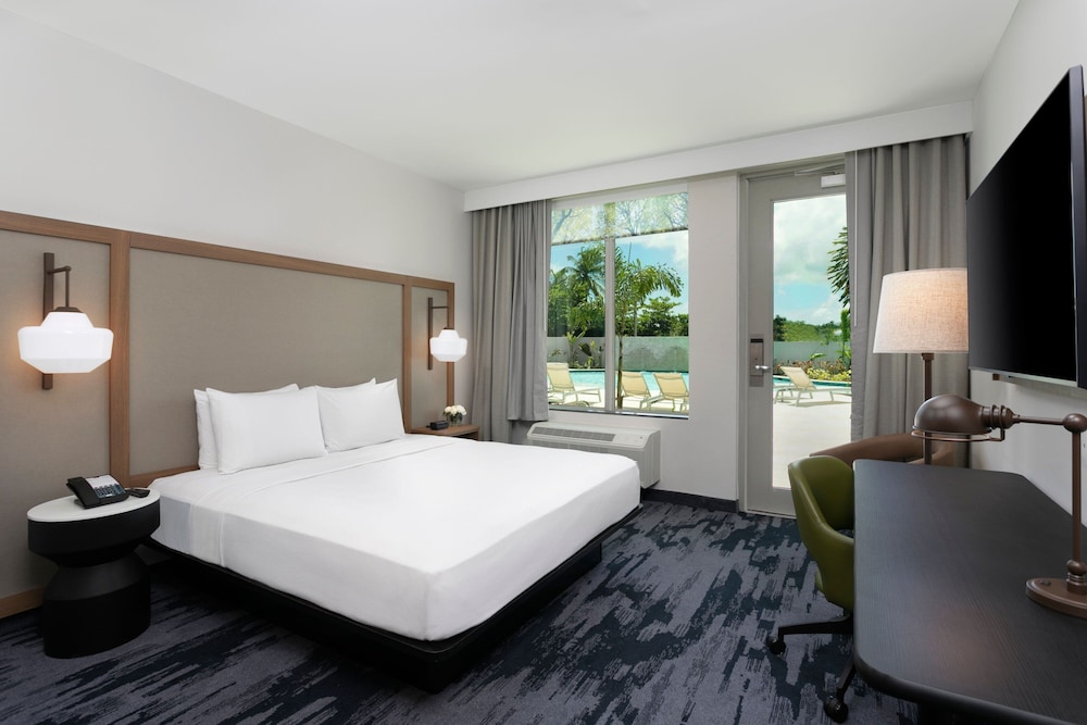 Room, 1 King Bed, Terrace - Photo 1