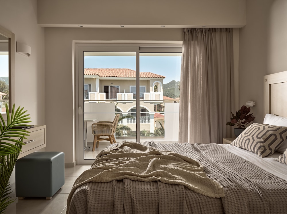 Superior Suite, 1 Bedroom - Photo 8