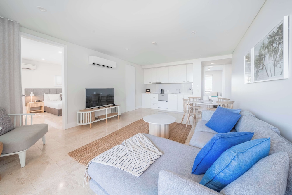 2 Bedroom - Photo 9
