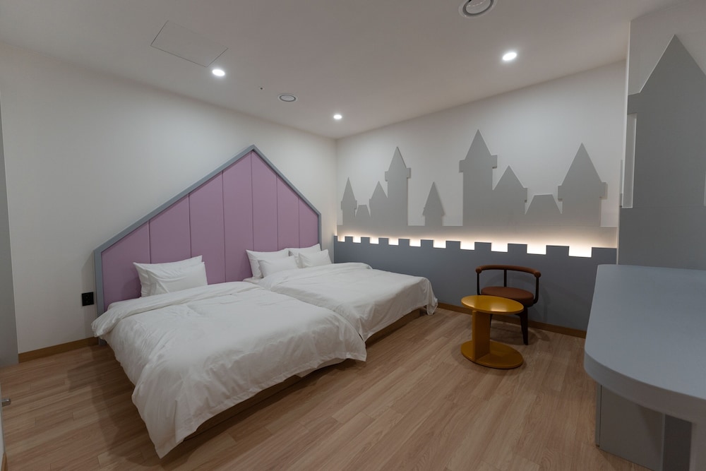 Family Deluxe Room(Queen+Single)