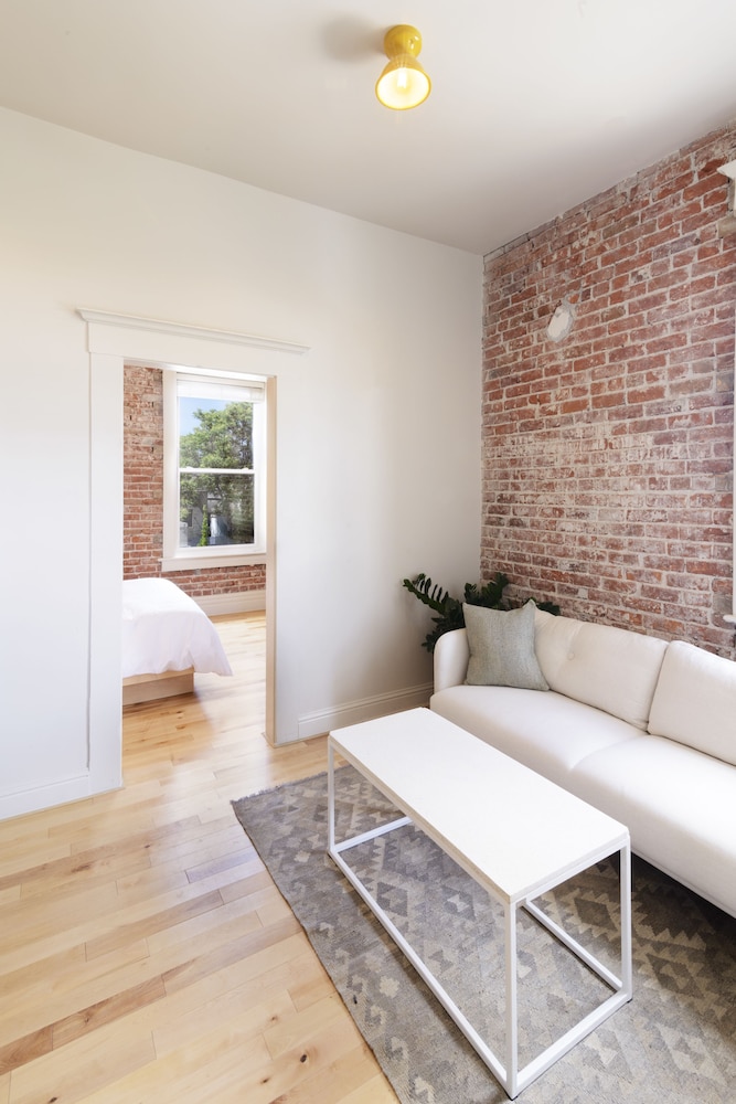 Quinby Room photo 2