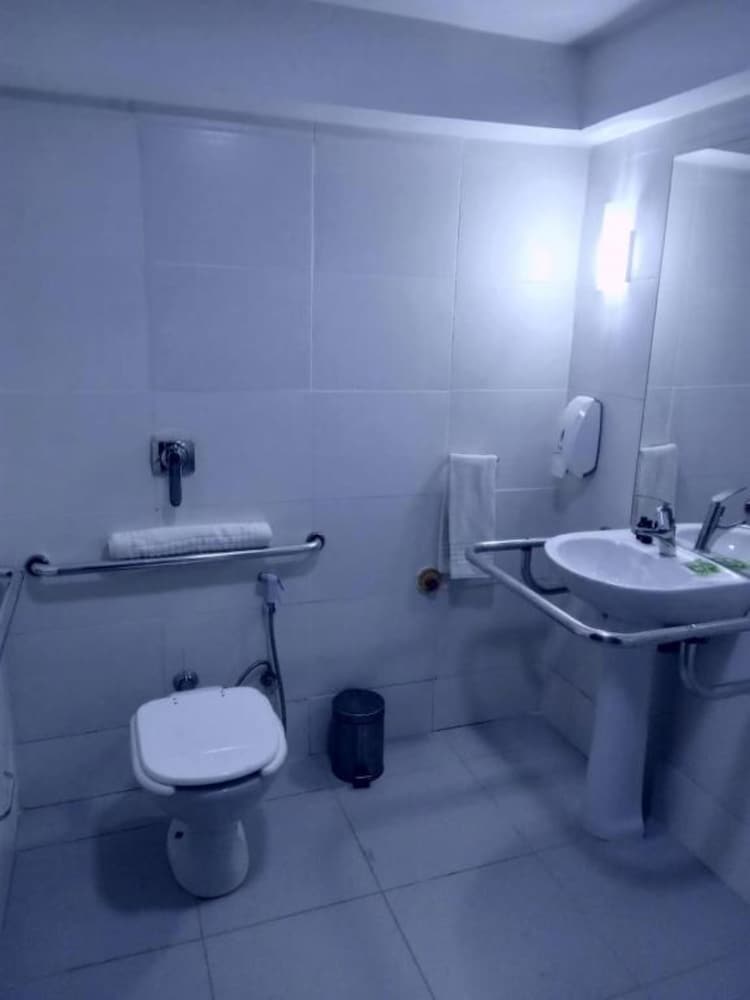 Standard Single Room - Photo 4