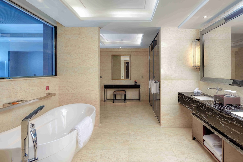 Royal Suite, 1 King Bed, River View photo 2
