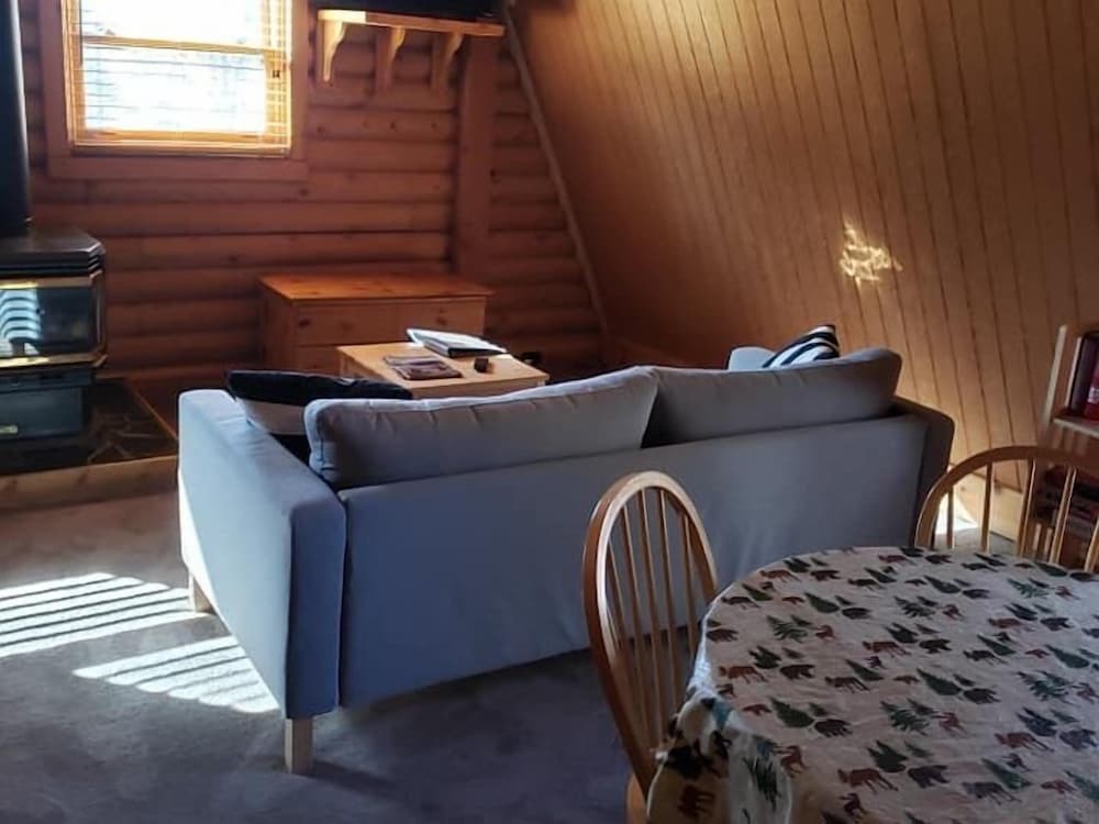 Family Cabin, Ensuite, Mountain View (Black Bear Pass) photo 3