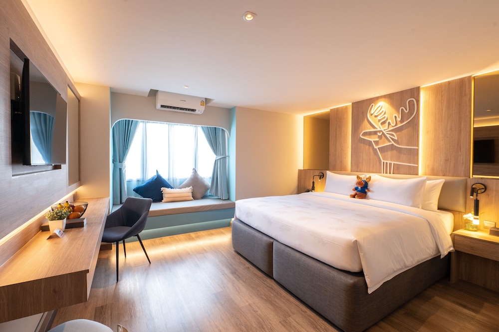 Superior King Bed - Photo 7