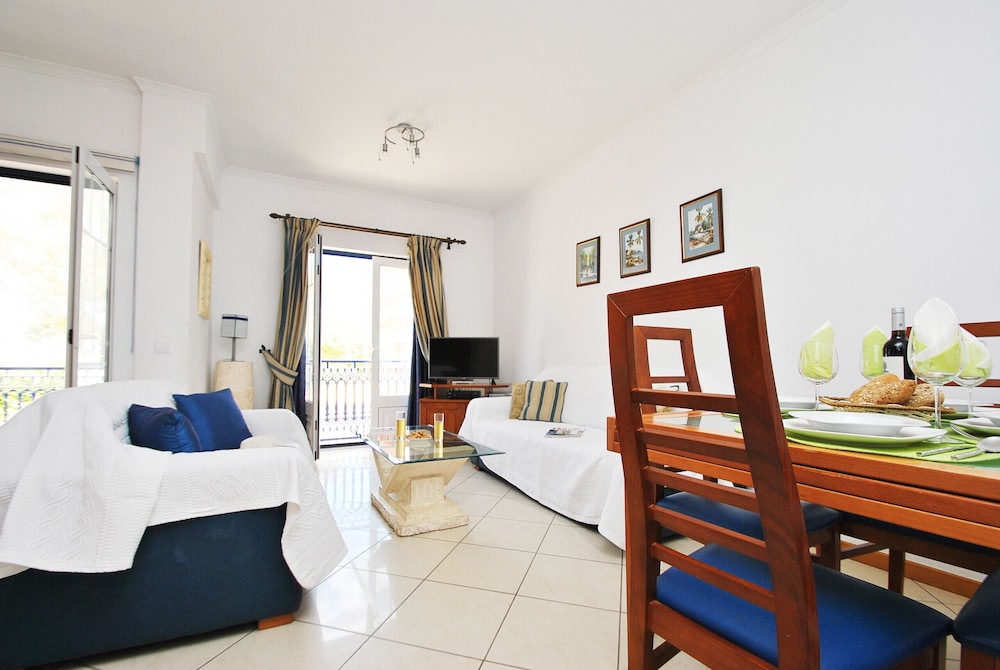 Apartment, 2 Bedrooms, Pool Access, Beachside