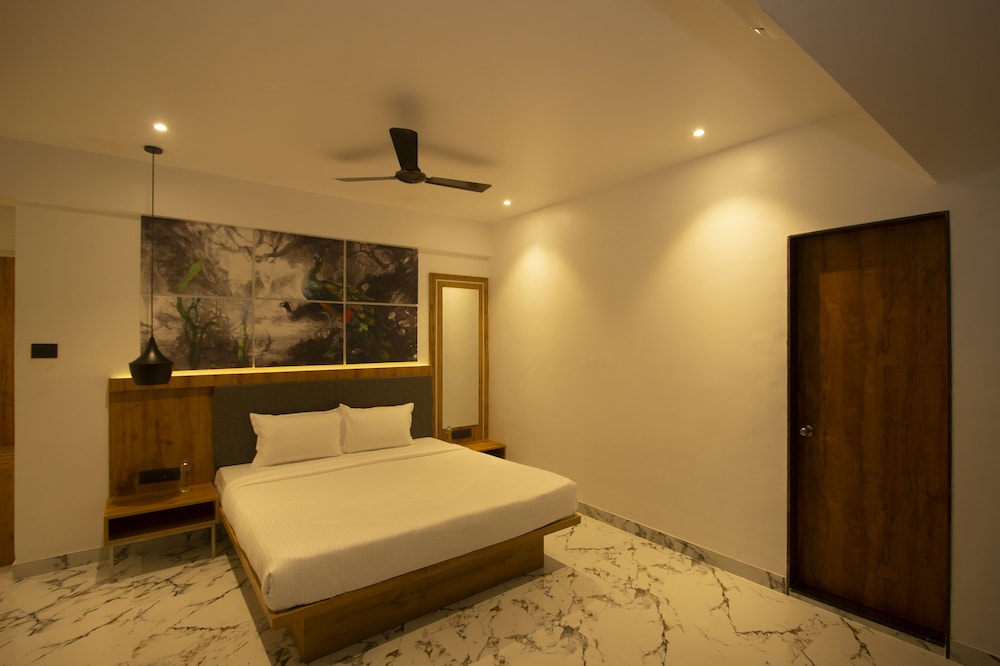 Deluxe Room - Photo 5