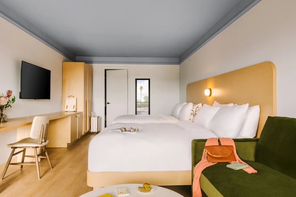 Standard Room, 2 Queen Beds - Photo 3