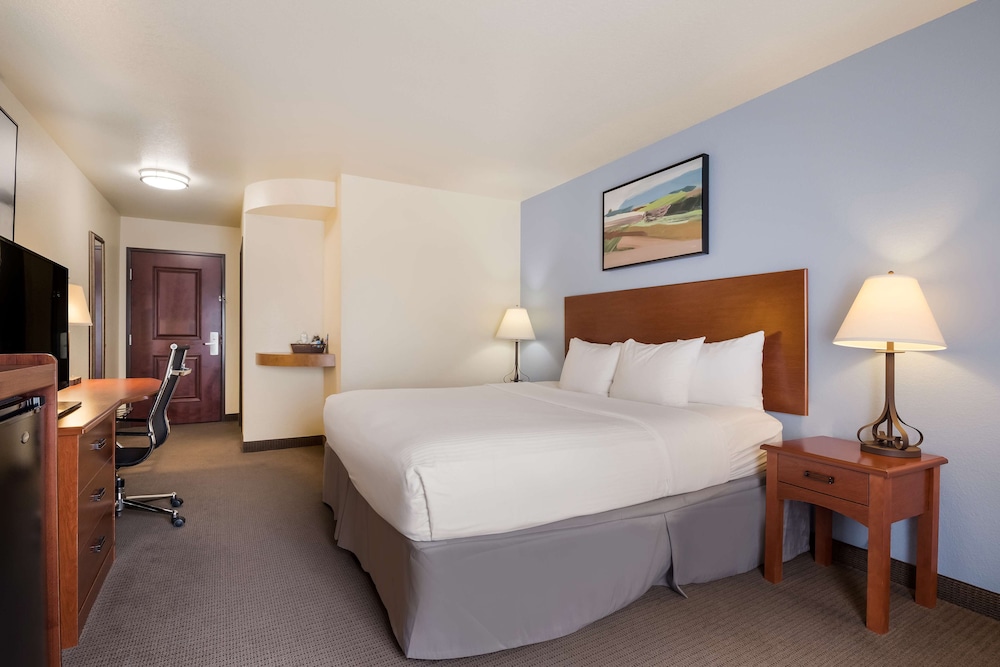 Suite, 1 King Bed, Accessible, Bathtub (with Sofabed) - Photo 2