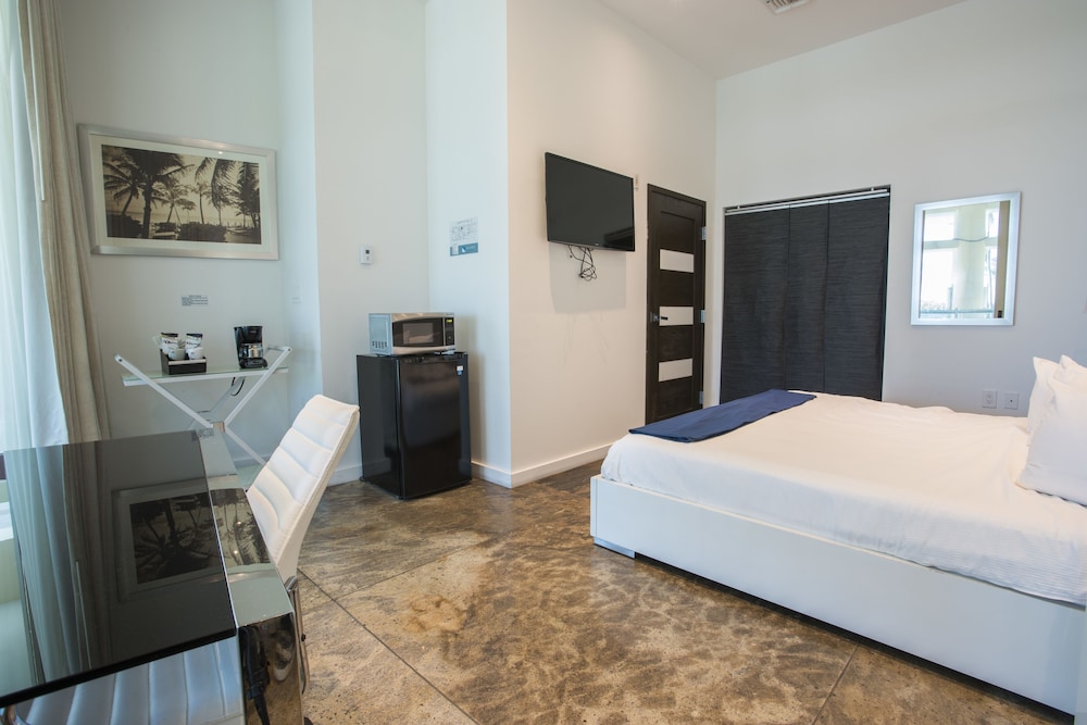 City Studio, 1 King Bed, City View (Ocean, No Sofa Bed)