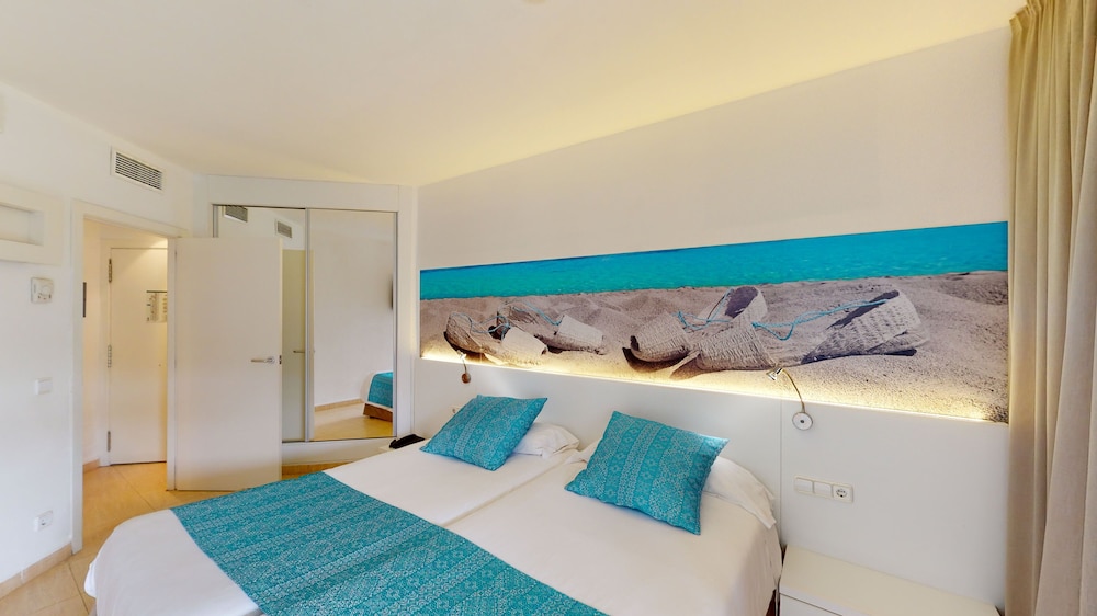 Swim Up Suite photo 2